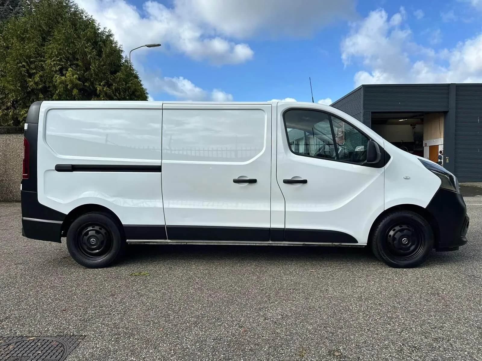 Fourgonnette — espace de chargement arrière